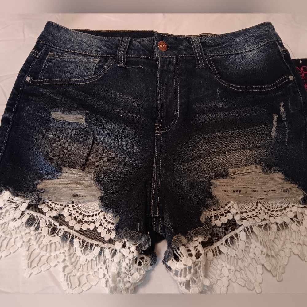 NWT No Boundaries Shorts Denim Lace bottom Frayed size 13